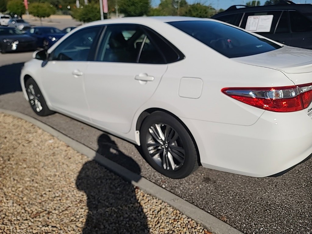 2017 Toyota Camry SE photo 4