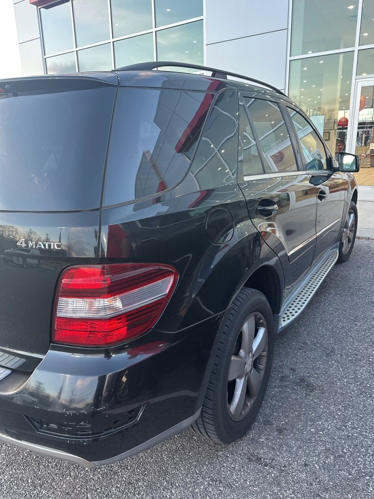 2011 Mercedes Benz ML 350 4MATIC photo 2