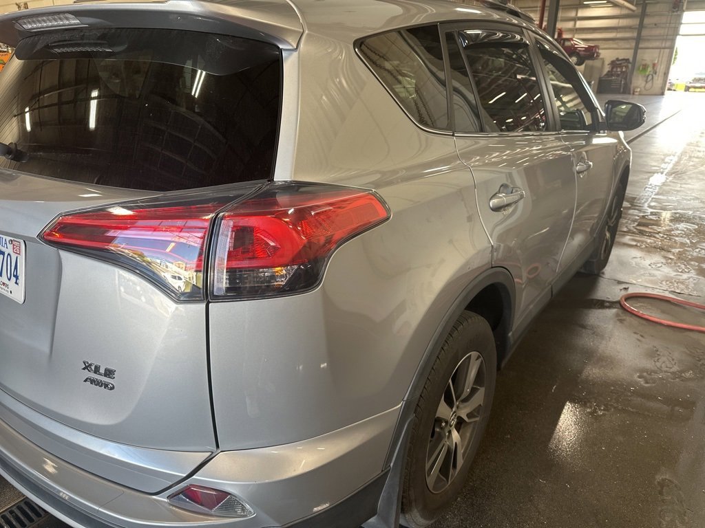 2018 Toyota RAV4 XLE photo 3