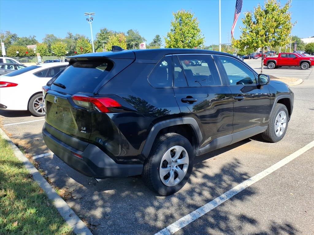 2024 Toyota RAV4 LE photo 2