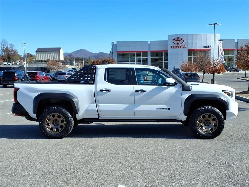2025 Toyota Tacoma Trailhunter photo 2