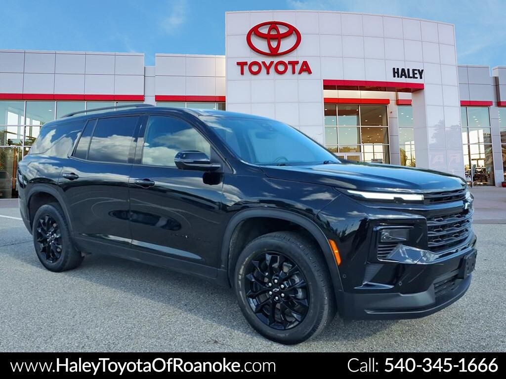 Used 2024 Chevrolet Traverse LT SUV