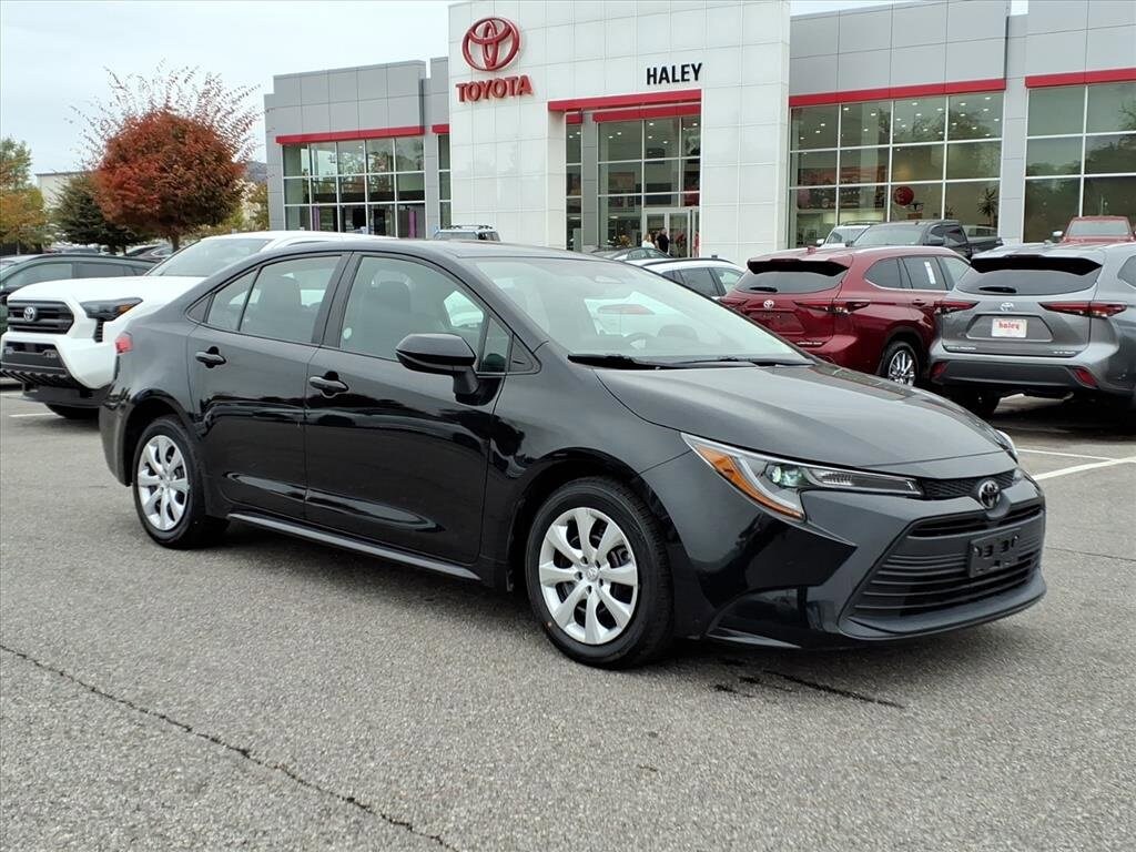 2024 Toyota Corolla LE photo 2