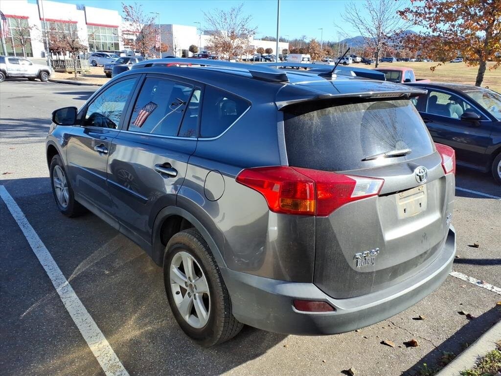 2014 Toyota RAV4 XLE photo 2
