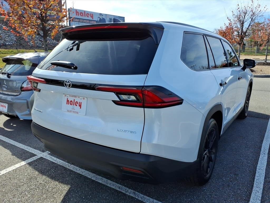 2025 Toyota Highlander Hybrid photo 4