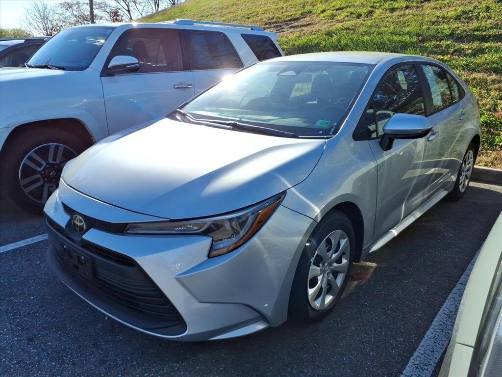 2024 Toyota Corolla LE photo 2