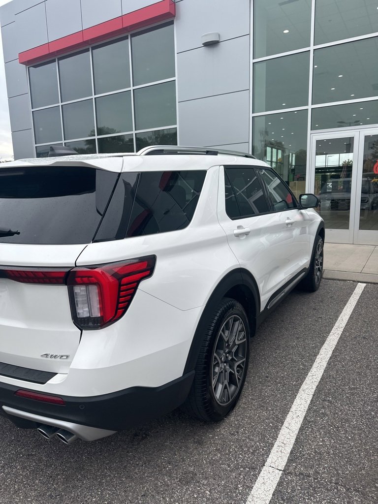 2025 Ford Explorer Platinum photo 2