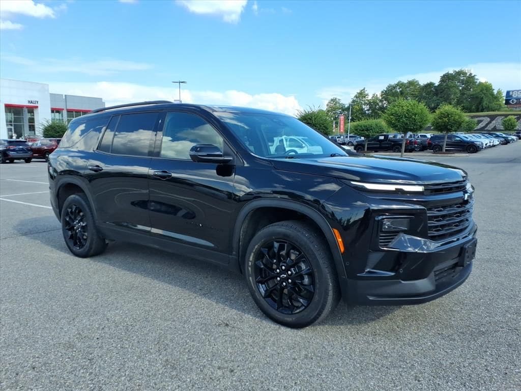 Used 2024 Chevrolet Traverse LT SUV