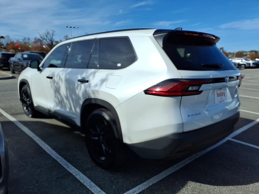 2025 Toyota Highlander Hybrid photo 3