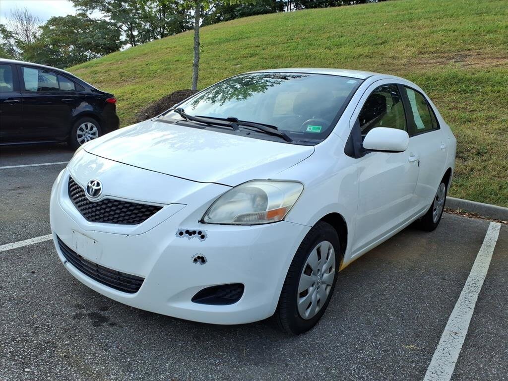 2012 Toyota Yaris Base photo 3