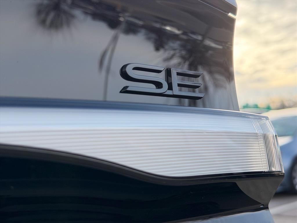 2026 Toyota Prius Plug-in Hybrid SE - Photo 16