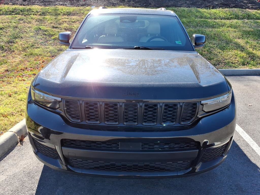 2023 Jeep Grand Cherokee Limited photo 2