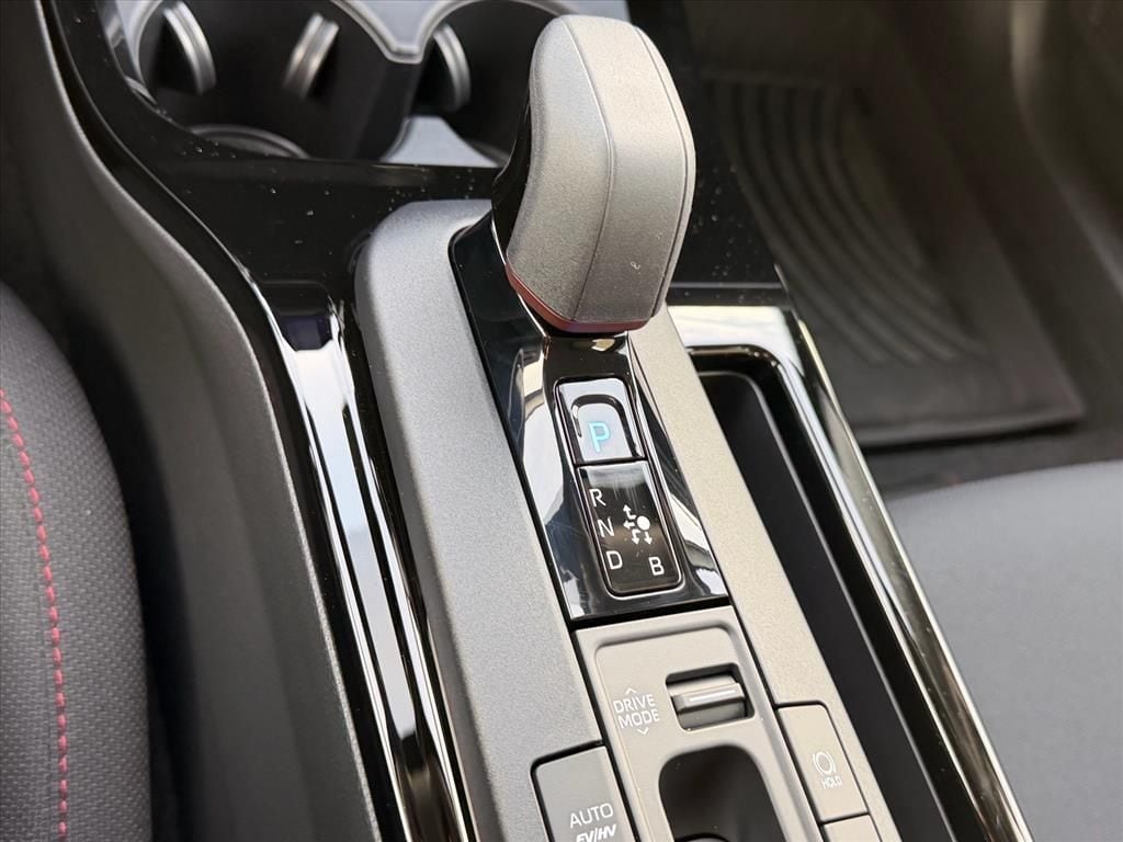 2026 Toyota Prius Plug-in Hybrid SE - Photo 14