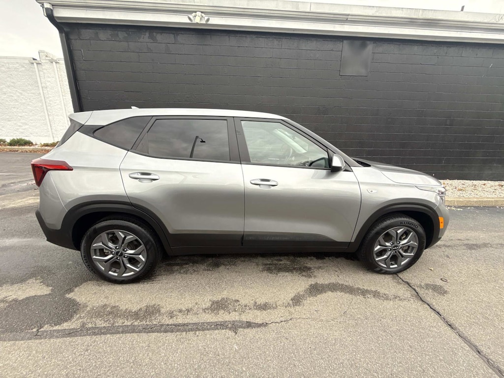 Used 2024 Kia Seltos LX SUV