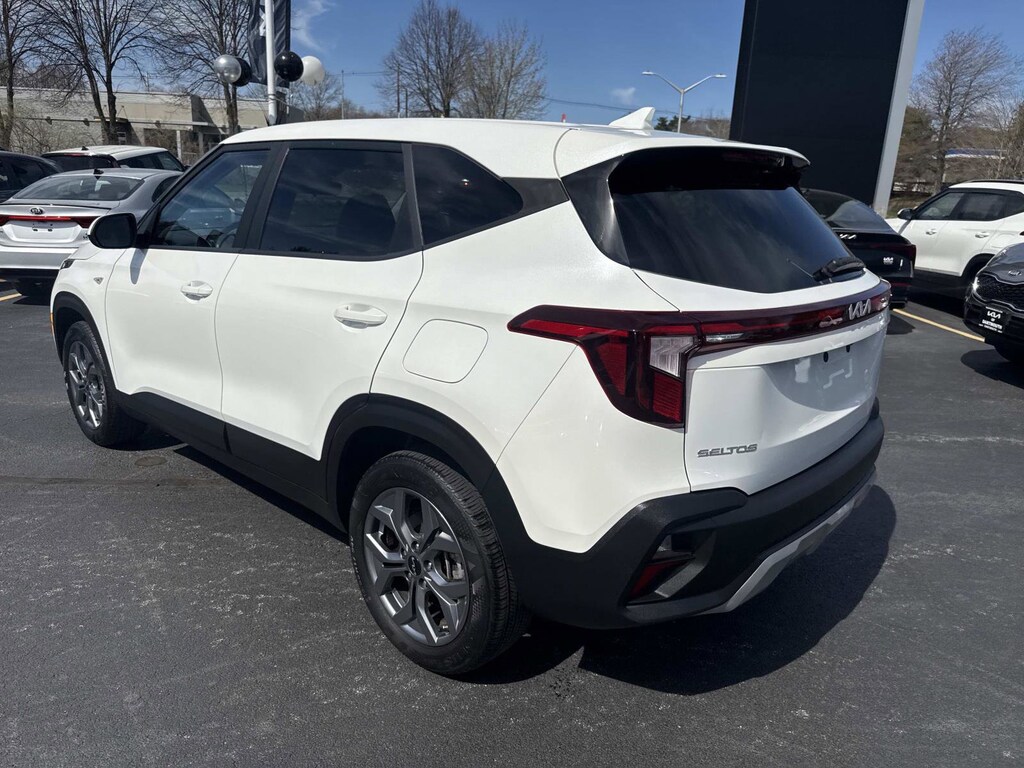 Used 2024 Kia Seltos LX SUV
