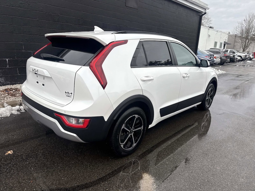 Used 2023 Kia Niro EX SUV