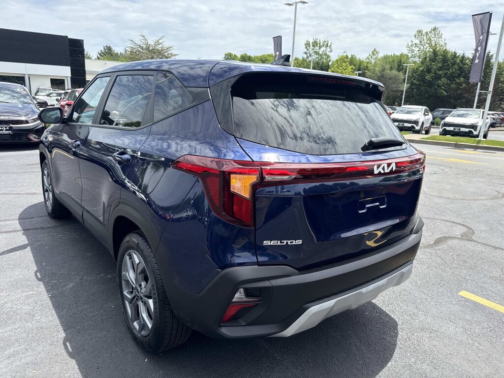 Used 2025 Kia Seltos LX SUV
