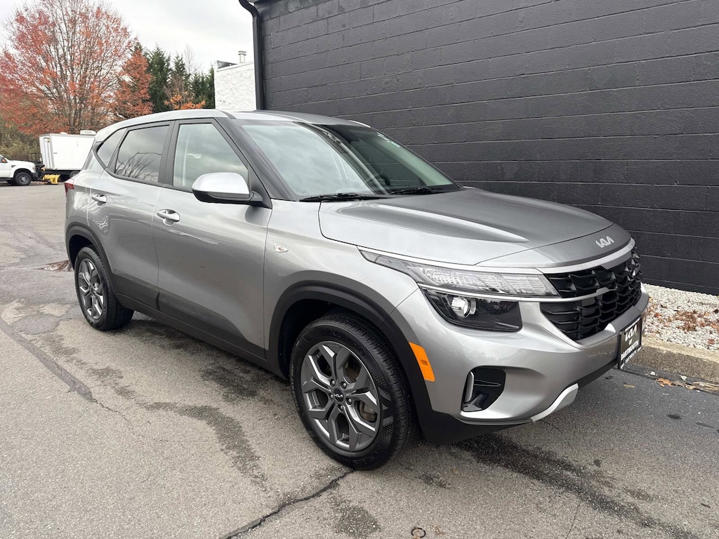 Used 2024 Kia Seltos LX SUV