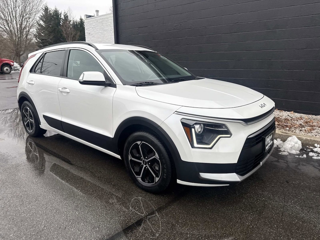 Used 2023 Kia Niro EX SUV