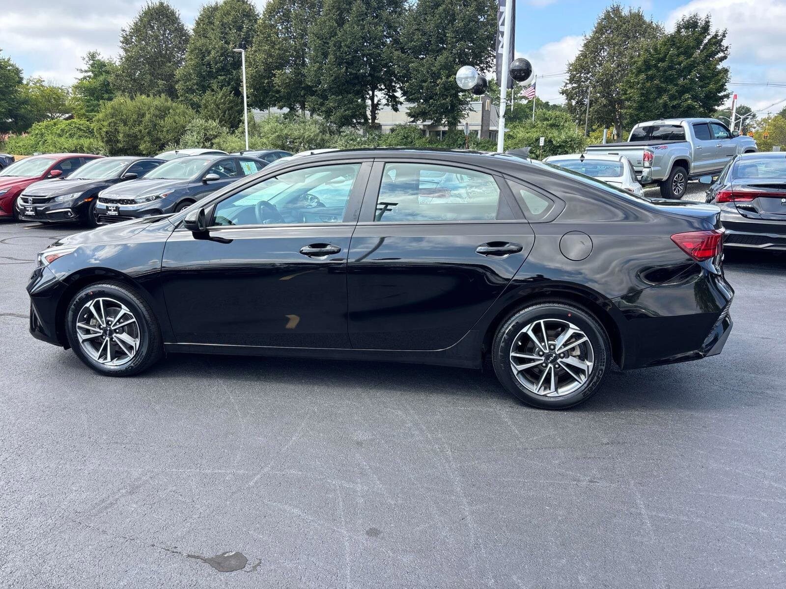 2023 Kia Forte LXS photo 2