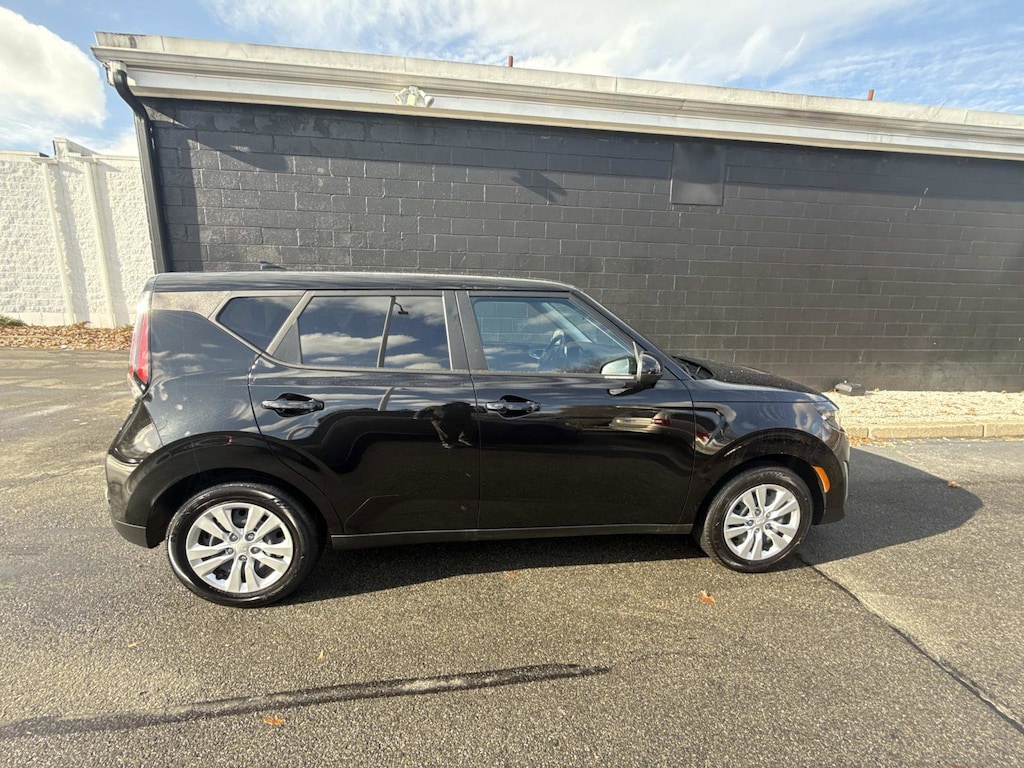 Used 2025 Kia Soul LX Hatchback