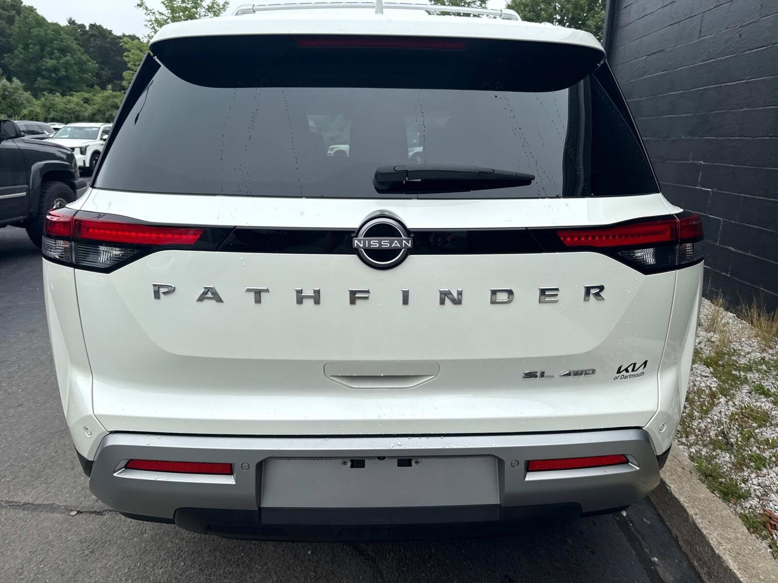 2023 Nissan Pathfinder SL photo 4