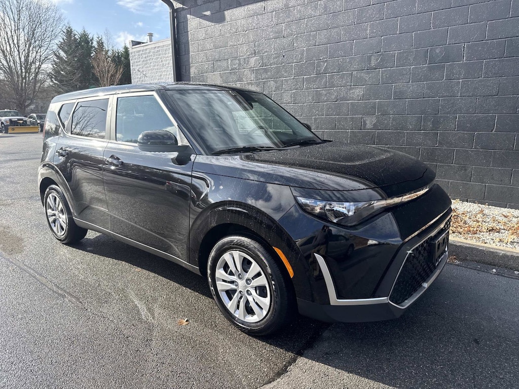 Used 2025 Kia Soul LX Hatchback