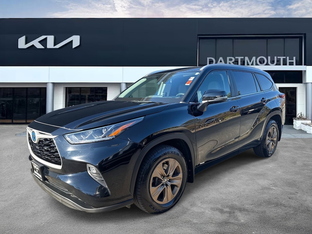 Used 2023 Toyota Highlander Hybrid XLE Bronze SUV