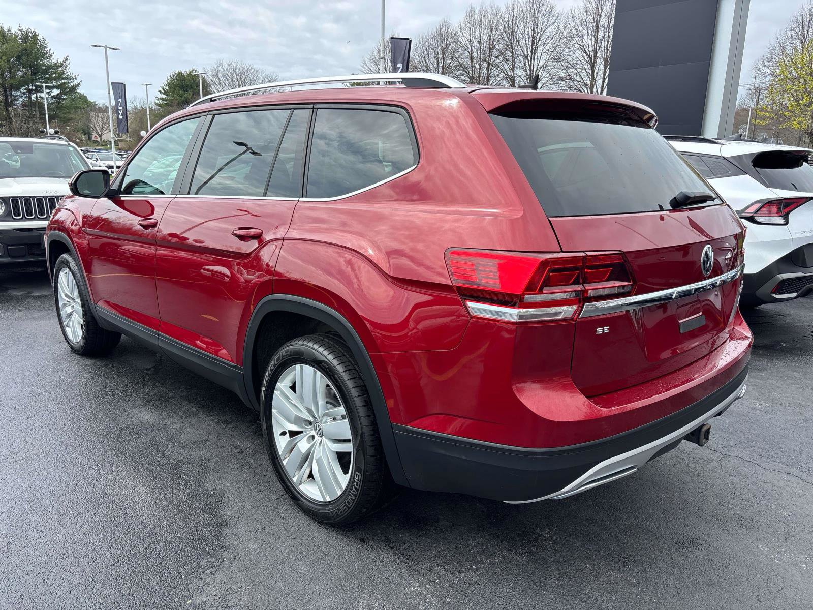 Used 2019 Volkswagen Atlas SE w/Tech with VIN 1V2UR2CA0KC514910 for sale in Dartmouth, MA