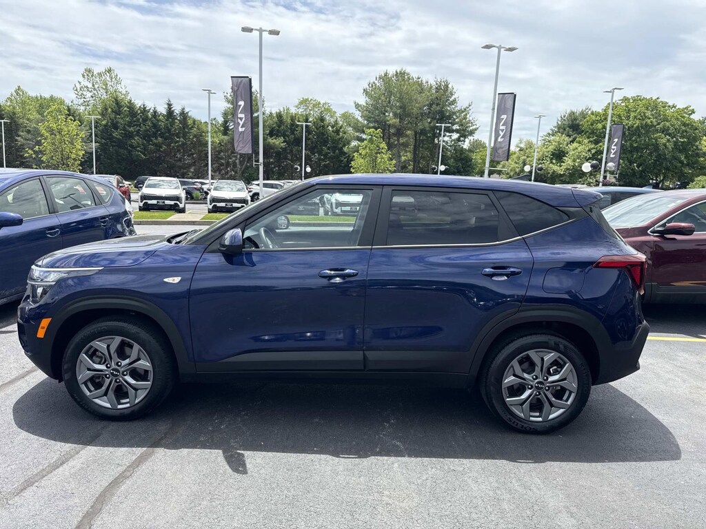 Used 2025 Kia Seltos LX SUV