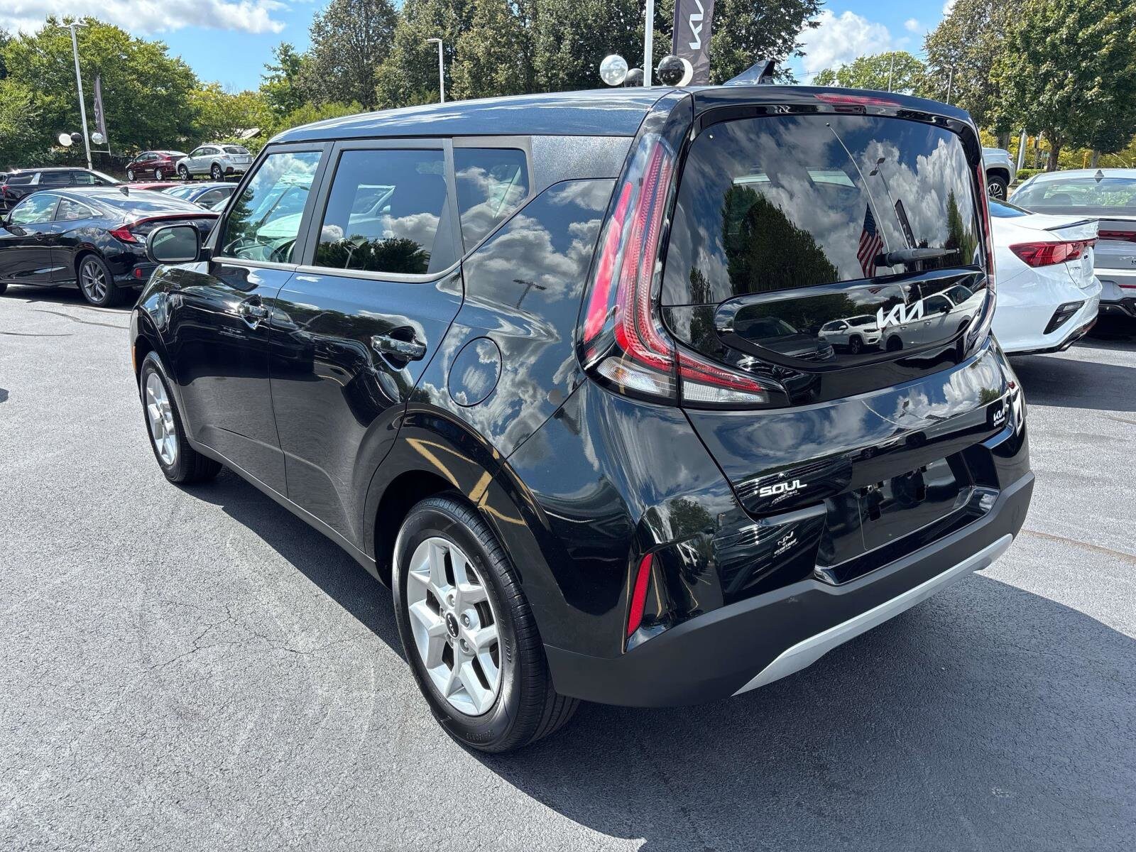 2023 Kia Soul LX photo 3