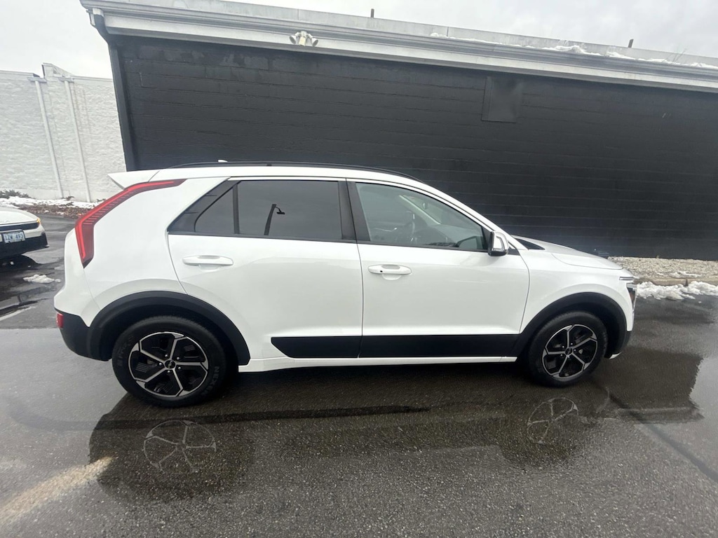 Used 2023 Kia Niro EX SUV