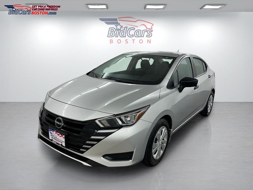 2023 Nissan Versa 1.6 S CVT's photo