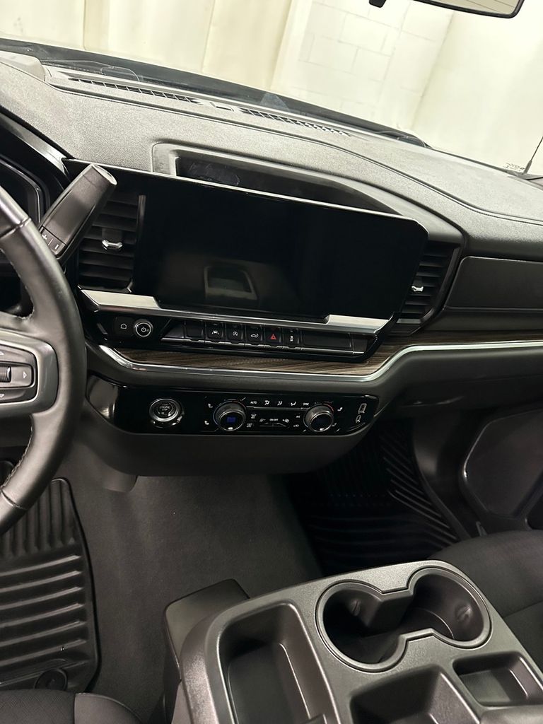 2023 Chevrolet Silverado 1500 LT - Photo 16