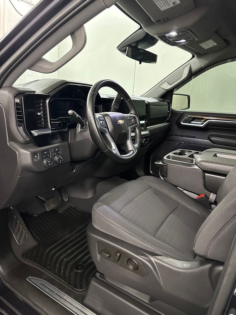 2023 Chevrolet Silverado 1500 LT - Photo 10