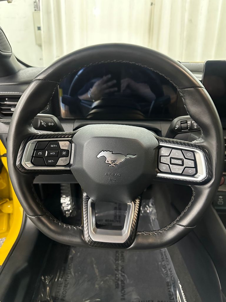2024 Ford Mustang GT - Photo 15