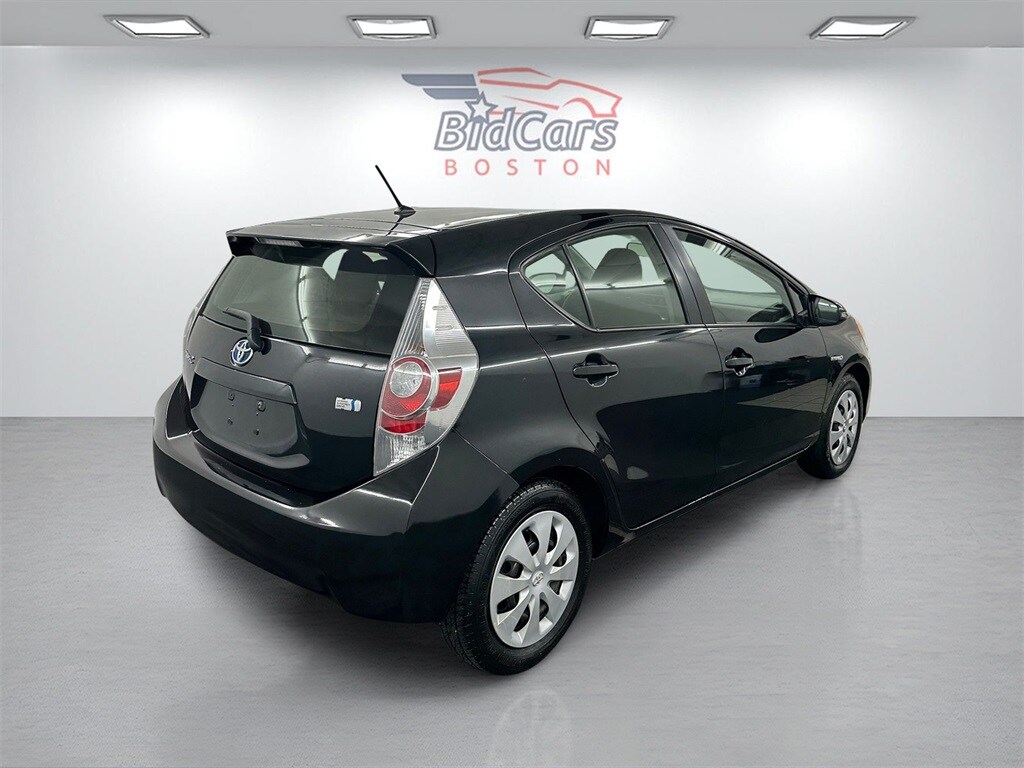 2013 Toyota Prius C photo 4