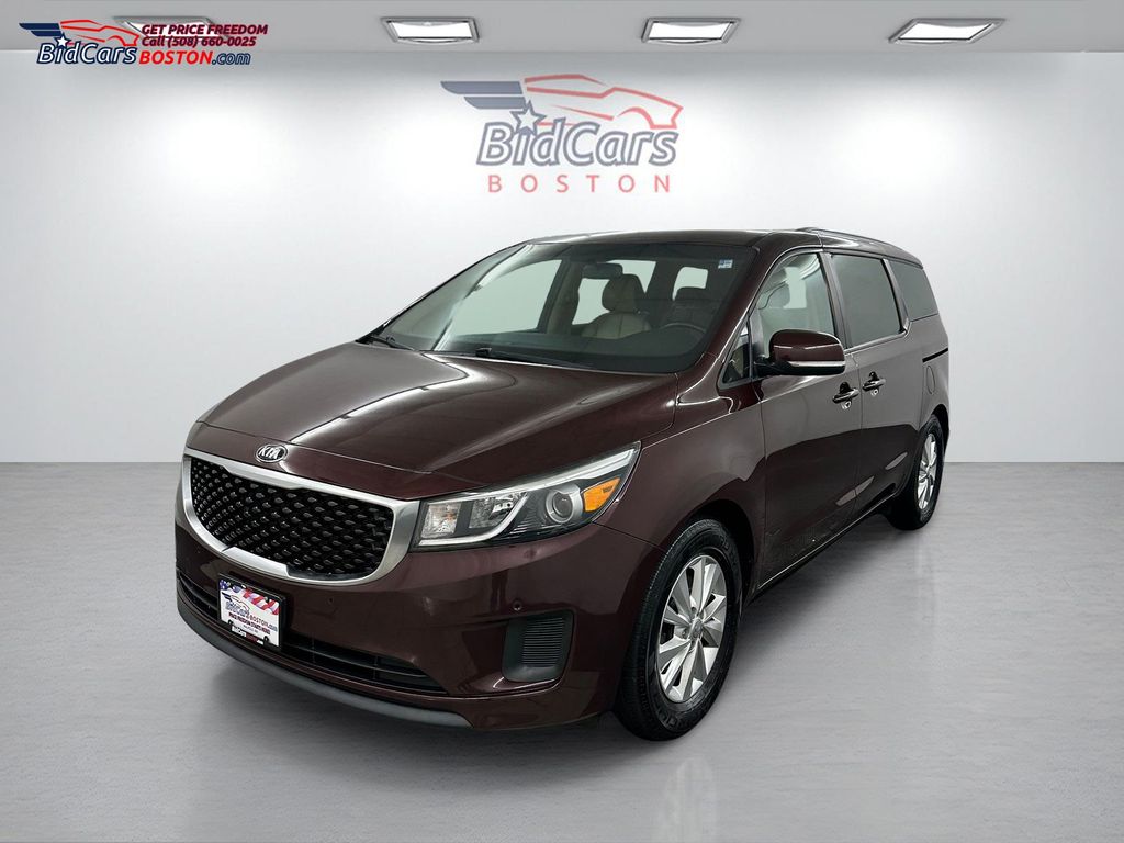 2017 Kia Sedona LX's photo