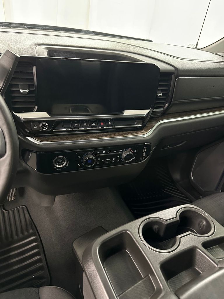2023 Chevrolet Silverado 1500 LT - Photo 18