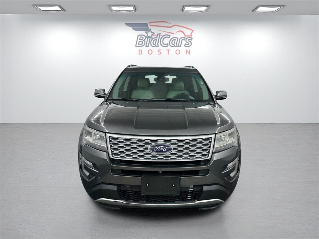 2016 Ford Explorer Platinum photo 2