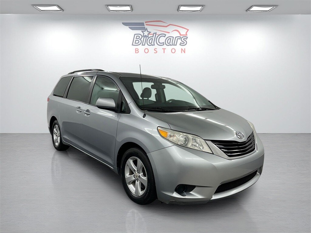 2011 Toyota Sienna Base photo 3