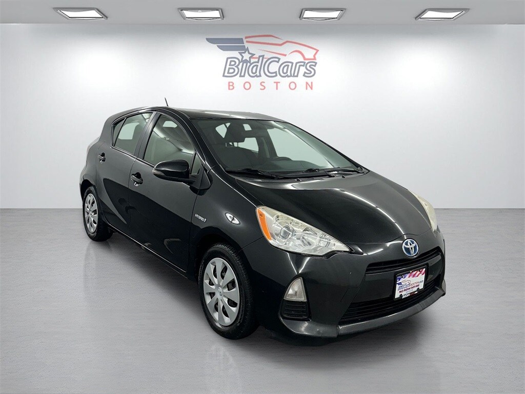 2013 Toyota Prius C photo 3
