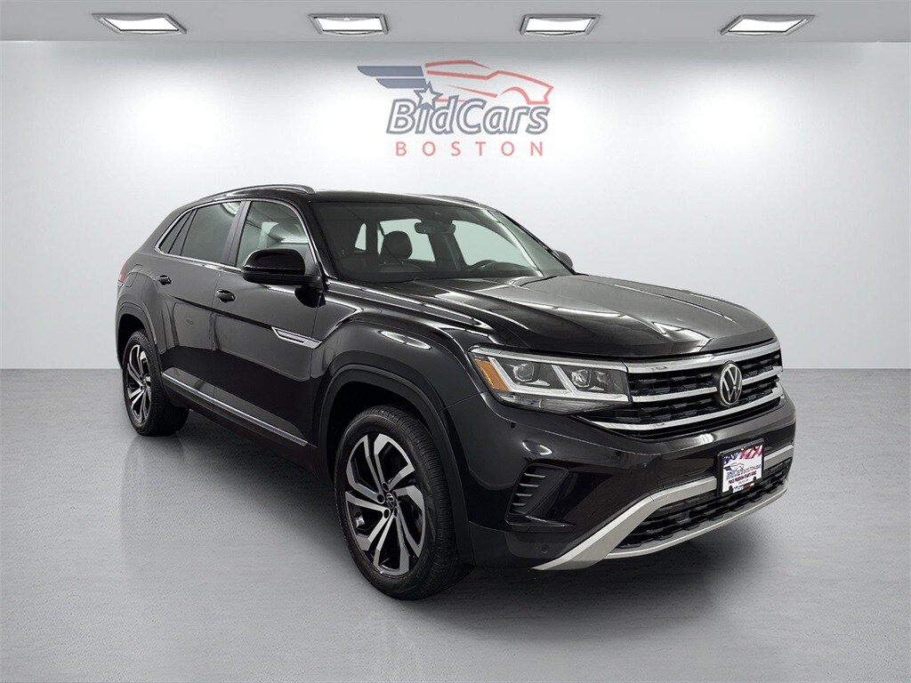 2022 Volkswagen Atlas Cross Sport SE photo 2