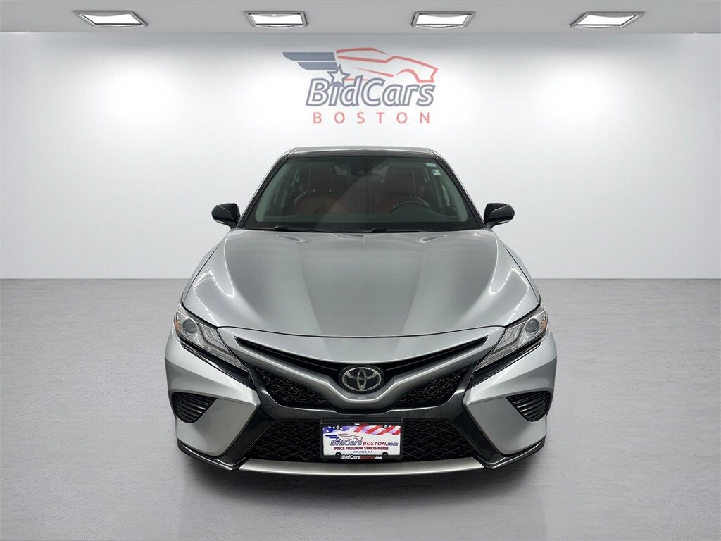 2019 Toyota Camry XSE photo 2