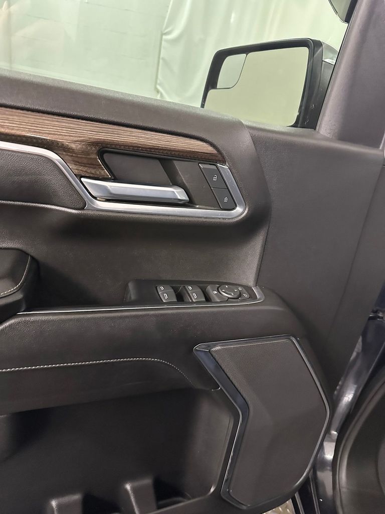 2023 Chevrolet Silverado 1500 LT - Photo 9