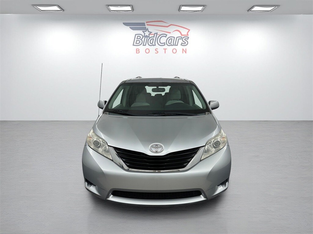 2011 Toyota Sienna Base photo 2
