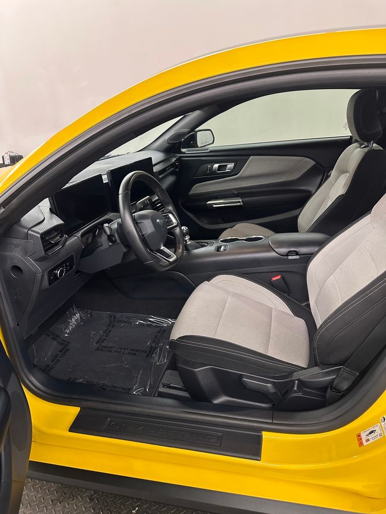 2024 Ford Mustang GT - Photo 11