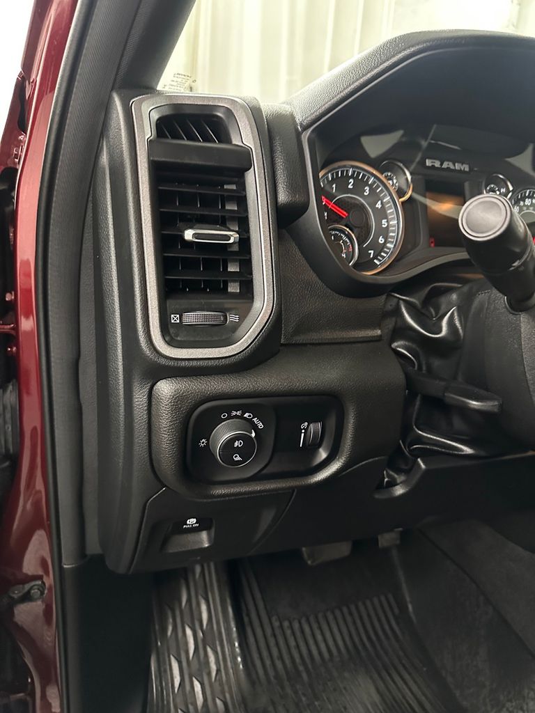 2025 RAM Ram 1500 Pickup Tradesman - Photo 14