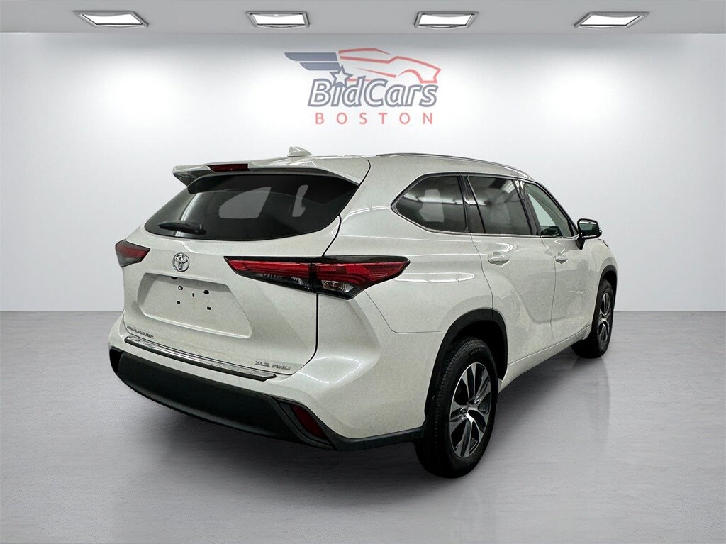 2021 Toyota Highlander XLE photo 4