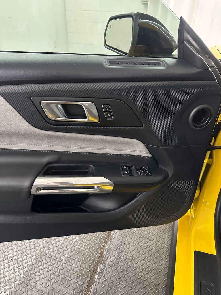2024 Ford Mustang GT - Photo 9